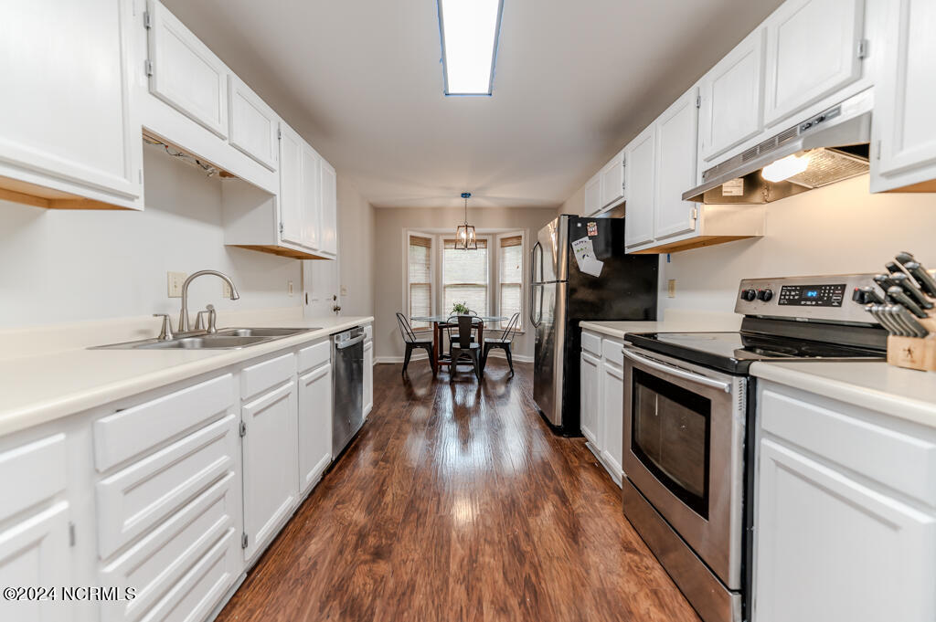 2420 W Longleaf Drive