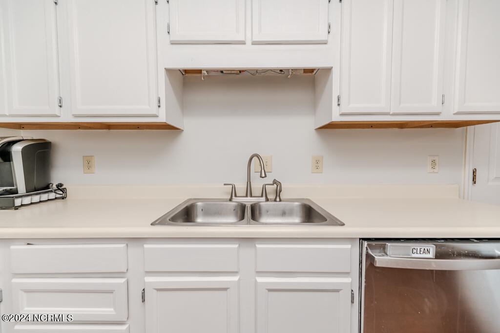 2420 W Longleaf Drive