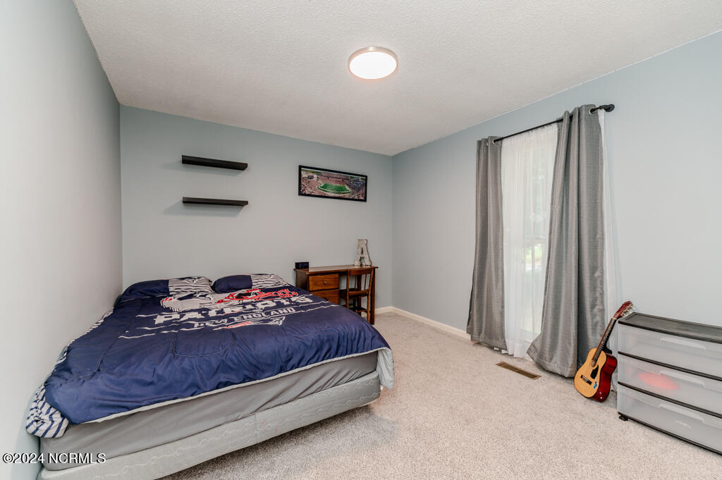 2420 W Longleaf Drive