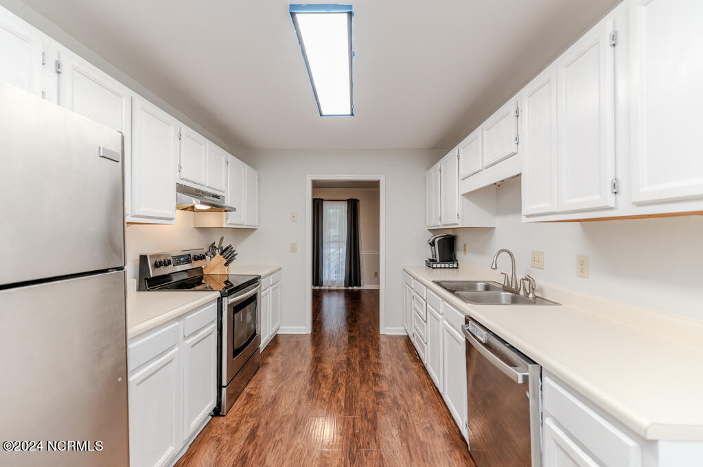 2420 W Longleaf Drive