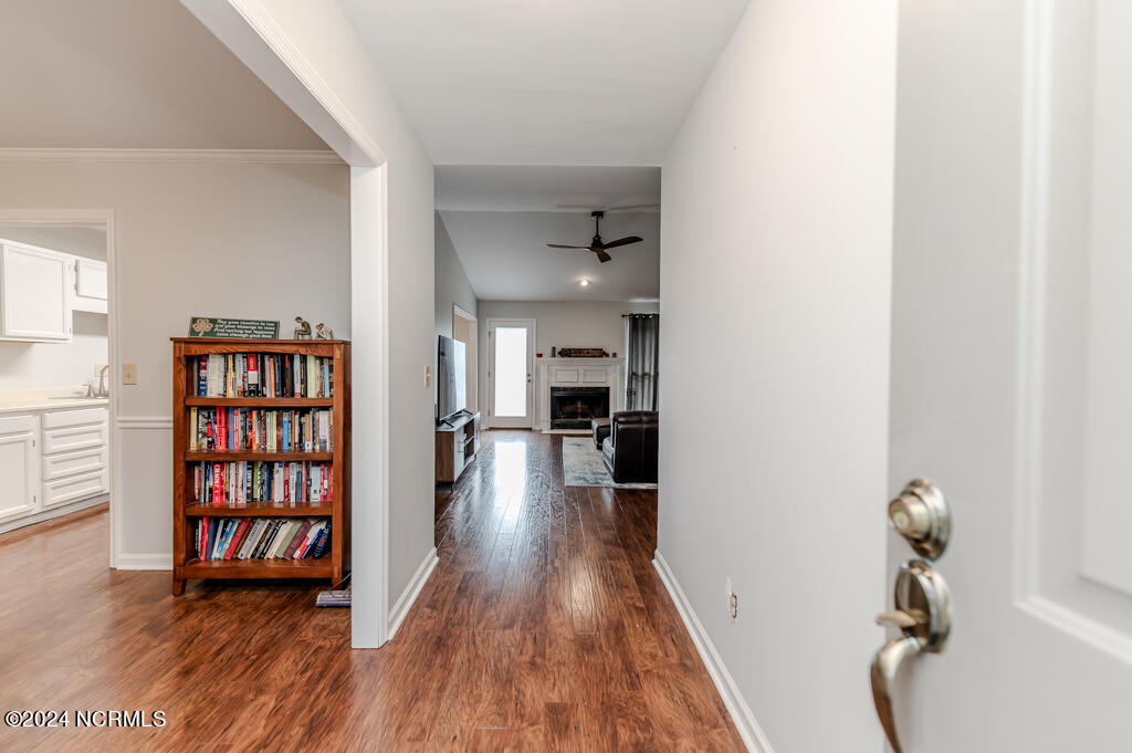 2420 W Longleaf Drive