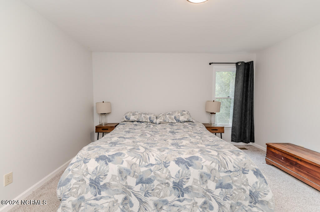 2420 W Longleaf Drive