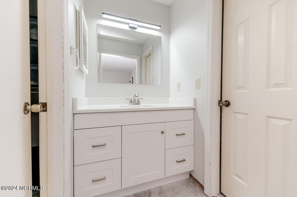 2420 W Longleaf Drive