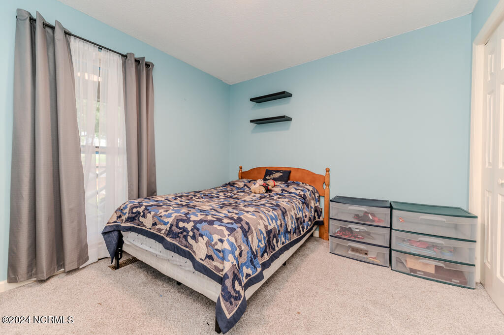 2420 W Longleaf Drive