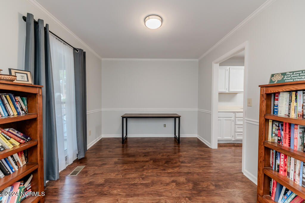 2420 W Longleaf Drive