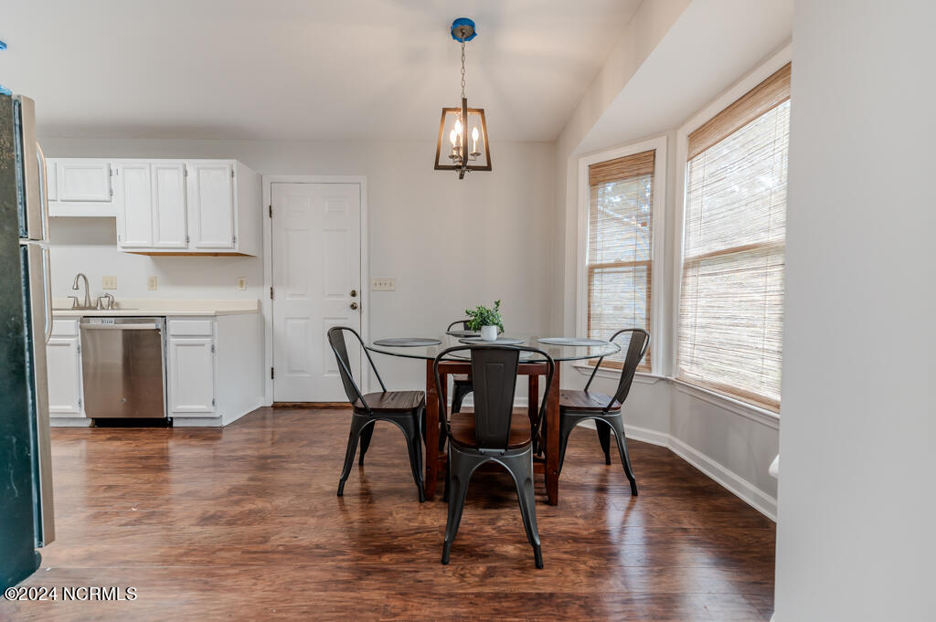 2420 W Longleaf Drive