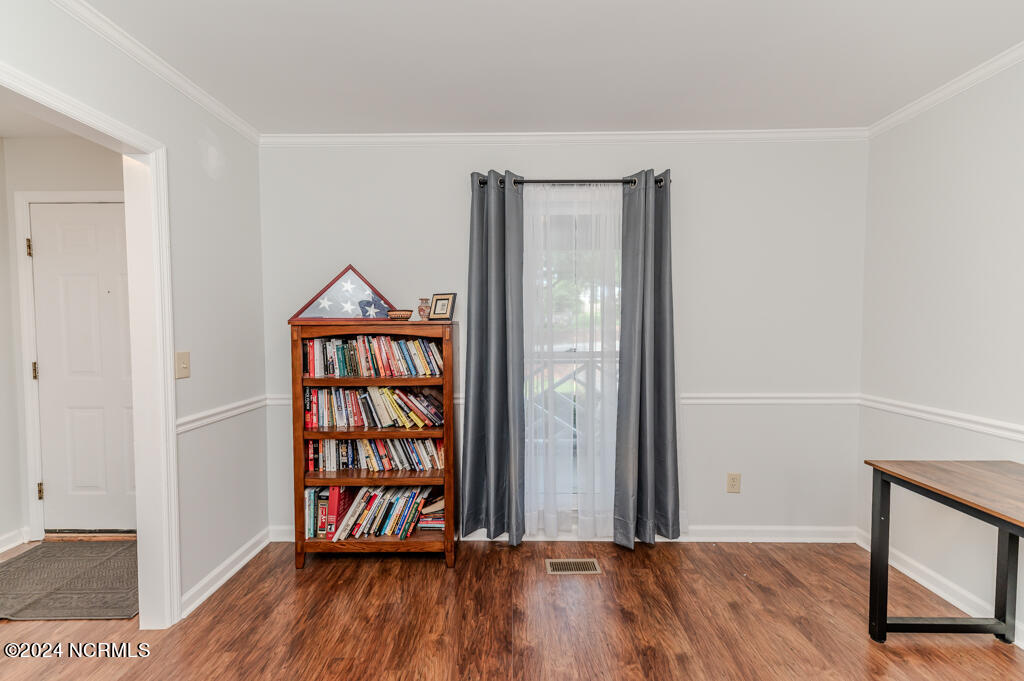 2420 W Longleaf Drive