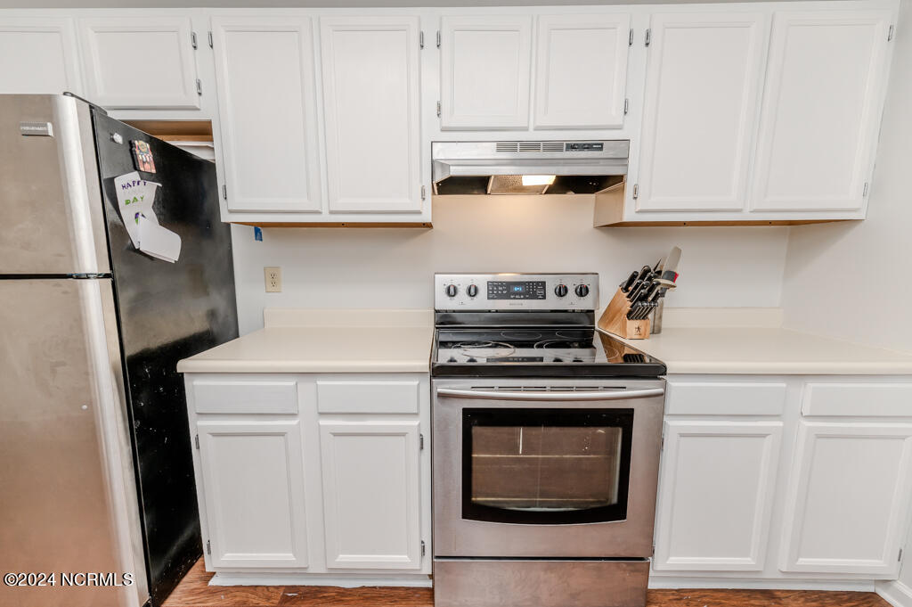 2420 W Longleaf Drive