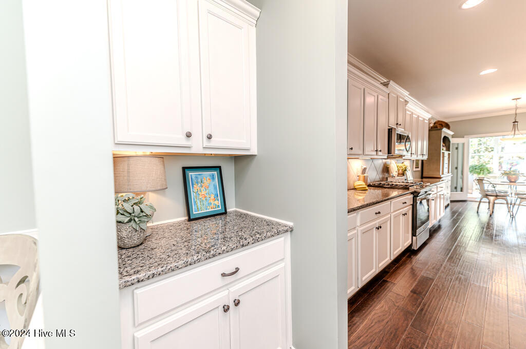 295 N Bracken Fern Lane