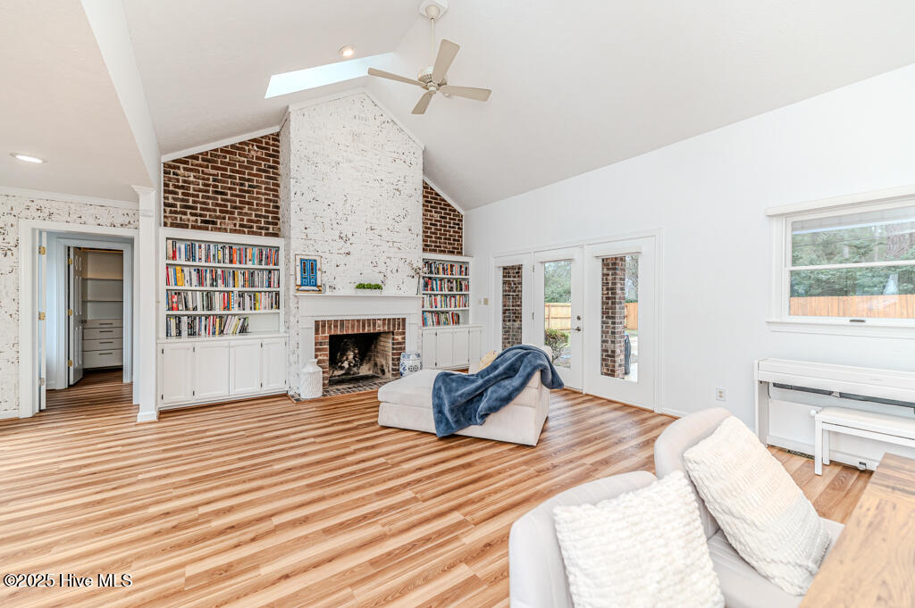 445 SE Lake Forest Drive