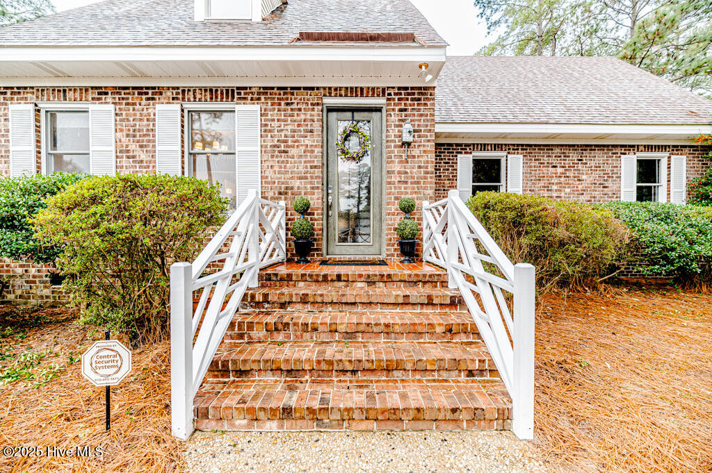 445 SE Lake Forest Drive