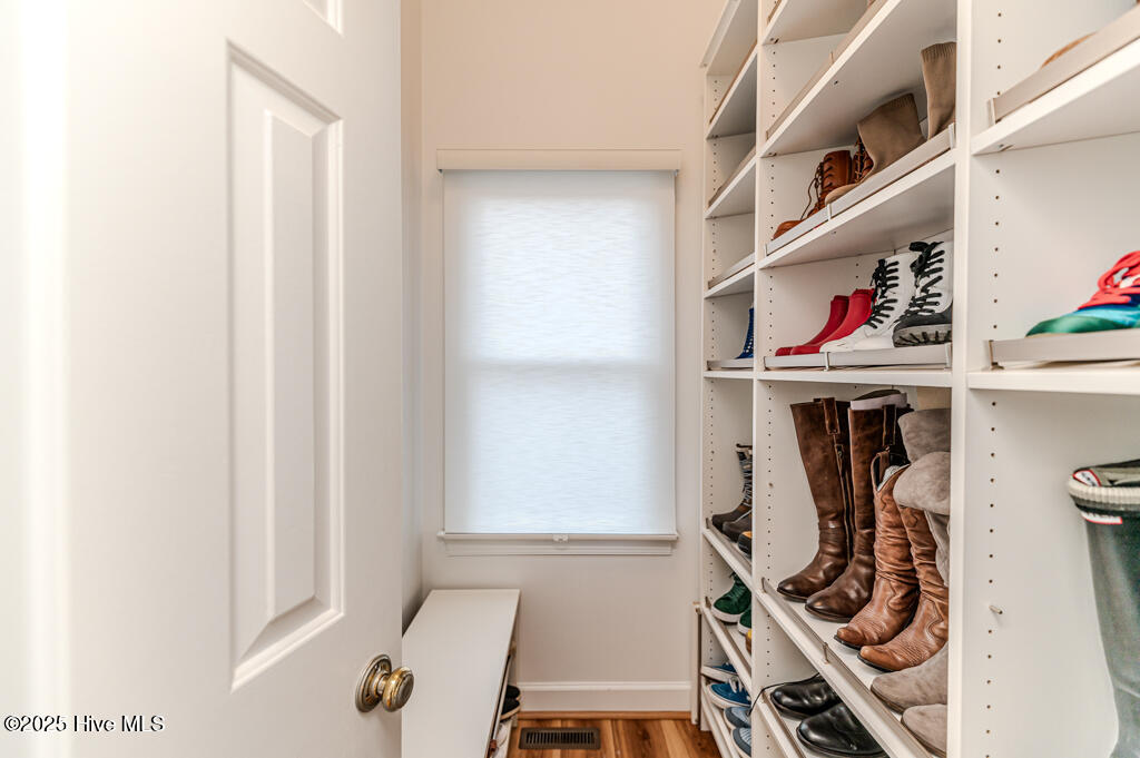 445 SE Lake Forest Drive