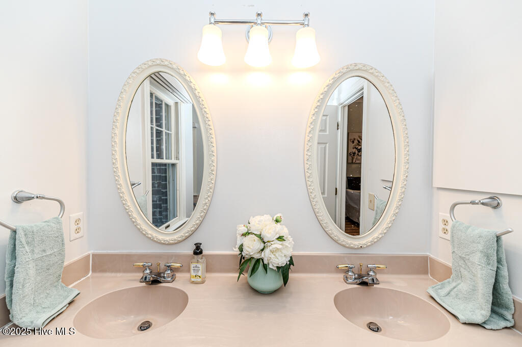 445 SE Lake Forest Drive