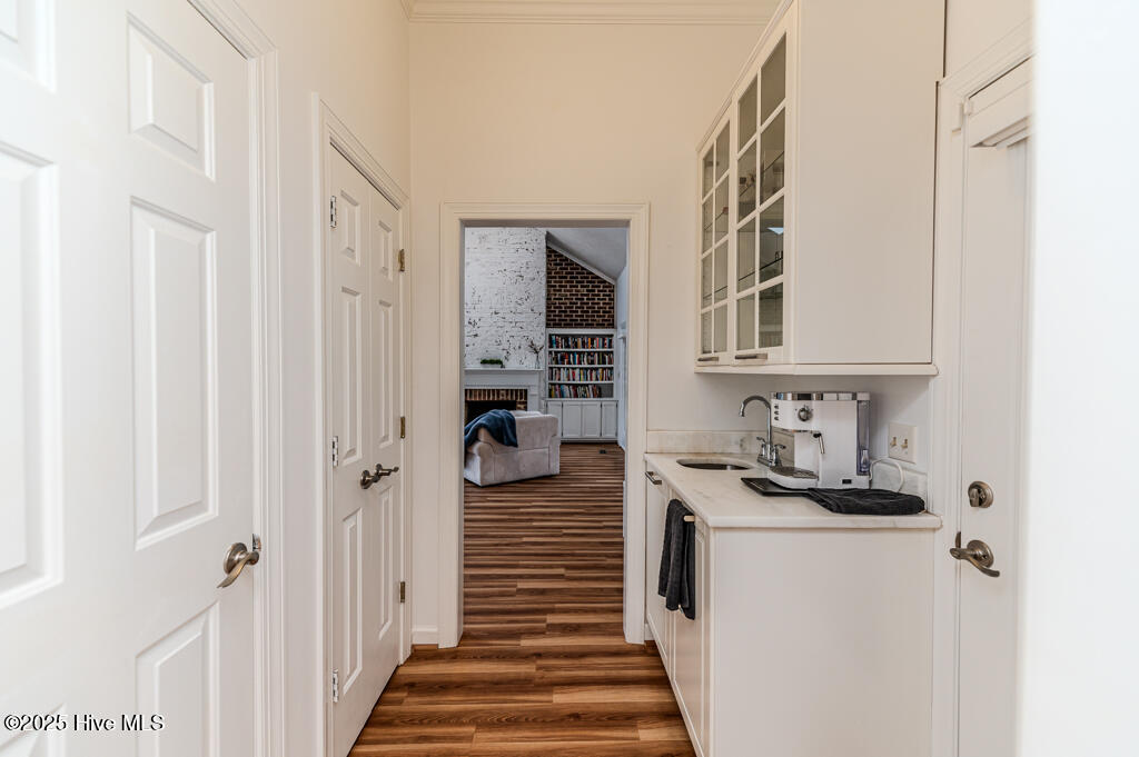 445 SE Lake Forest Drive