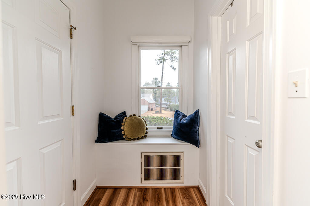 445 SE Lake Forest Drive