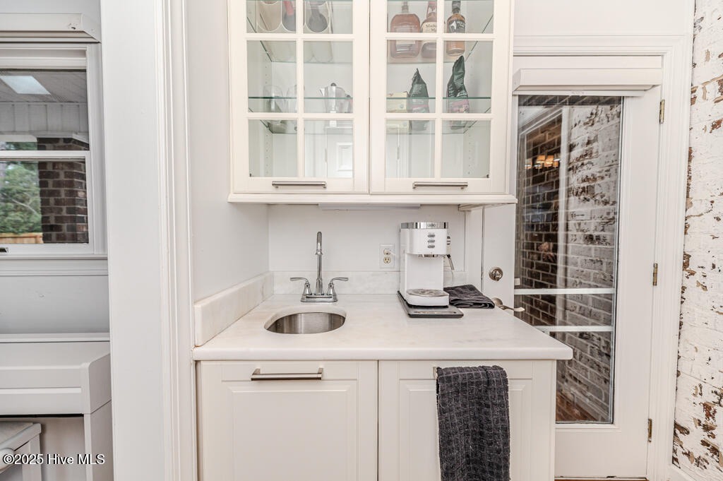 445 SE Lake Forest Drive