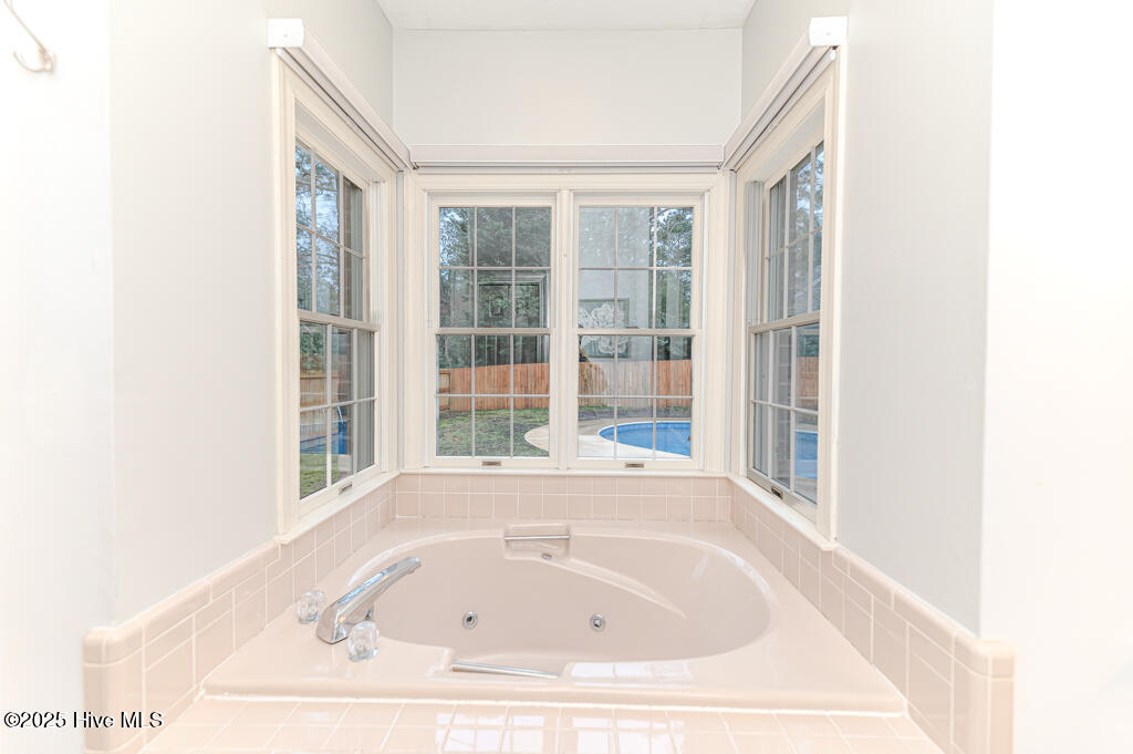 445 SE Lake Forest Drive