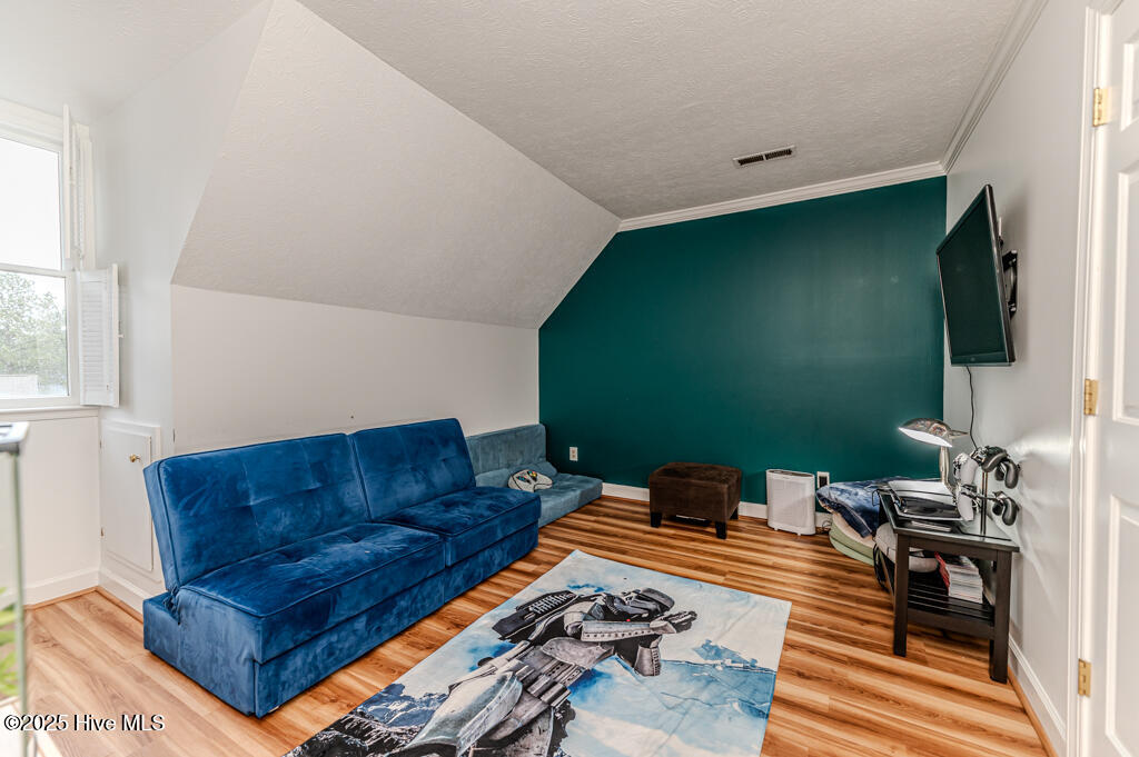 445 SE Lake Forest Drive