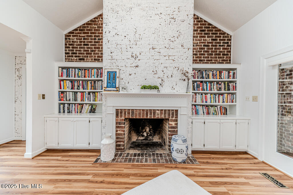 445 SE Lake Forest Drive