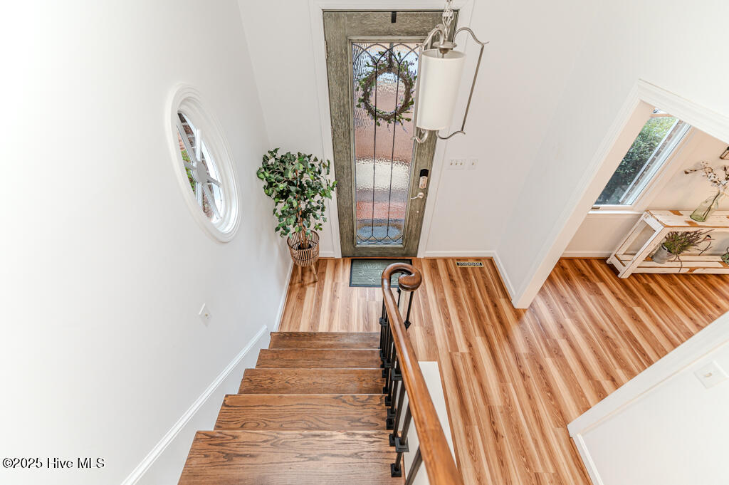 445 SE Lake Forest Drive