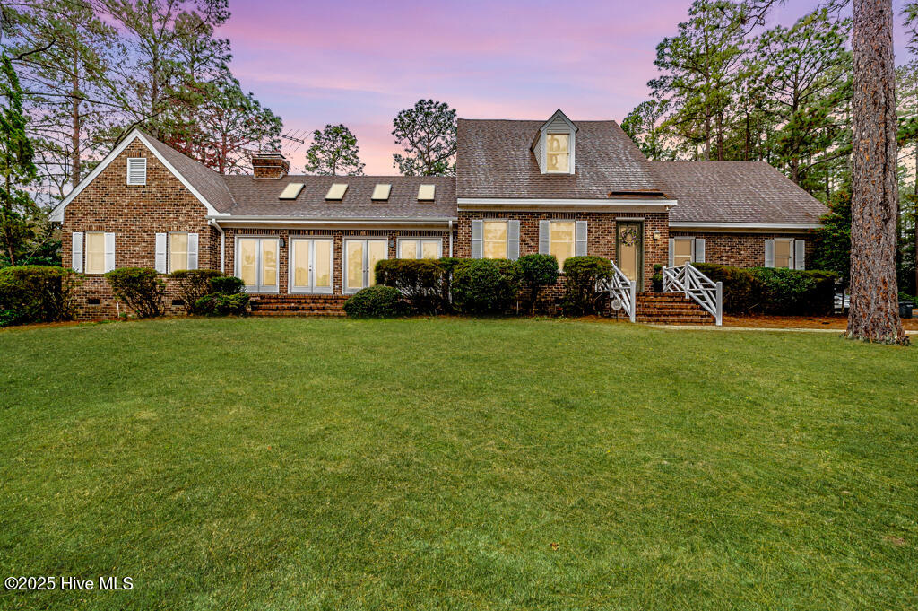 445 SE Lake Forest Drive