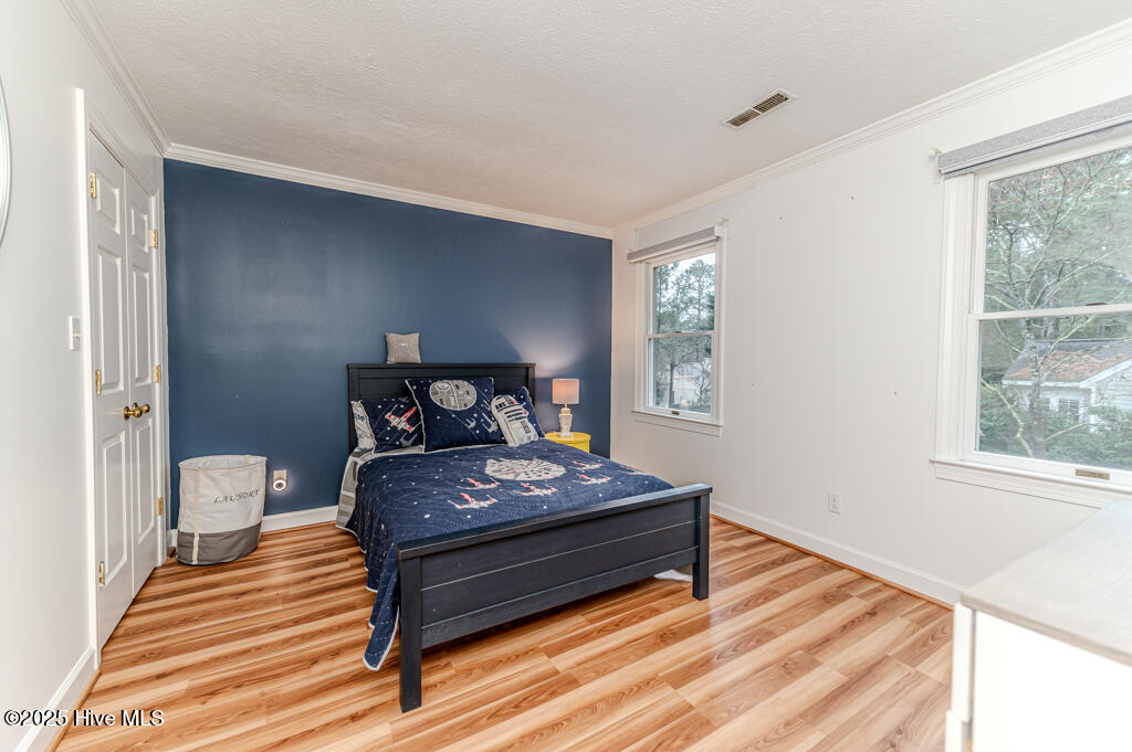 445 SE Lake Forest Drive