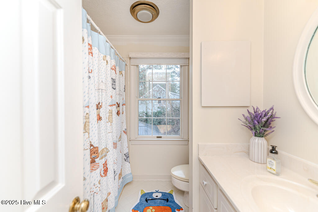 445 SE Lake Forest Drive