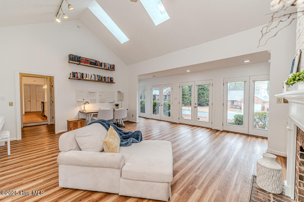 445 SE Lake Forest Drive