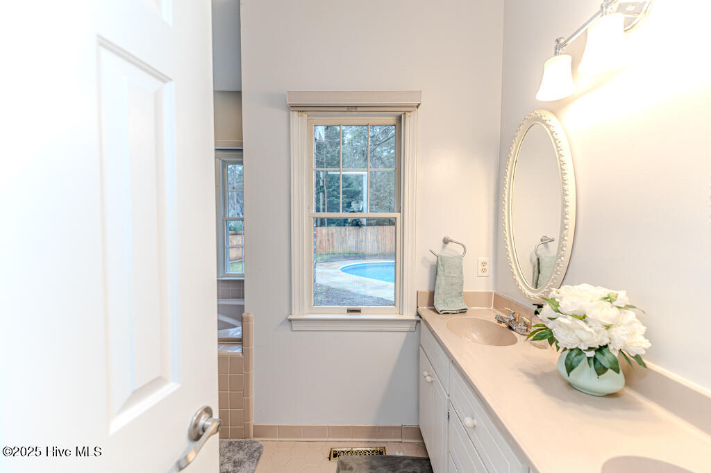 445 SE Lake Forest Drive