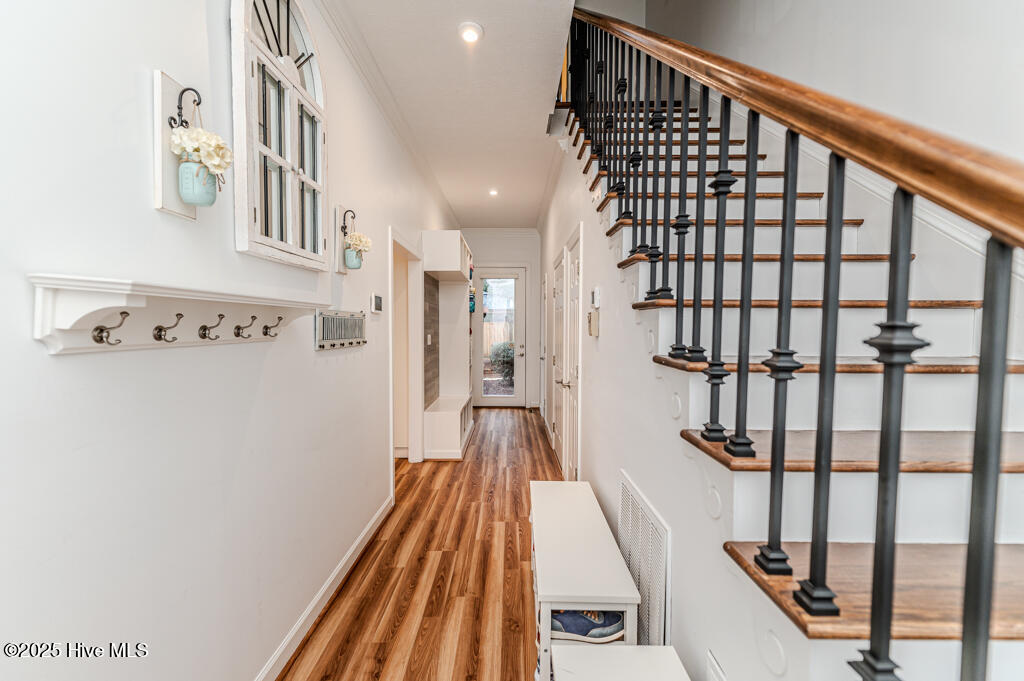 445 SE Lake Forest Drive