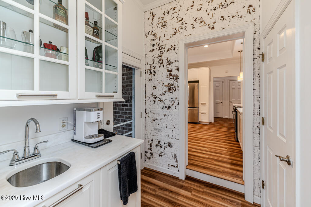 445 SE Lake Forest Drive