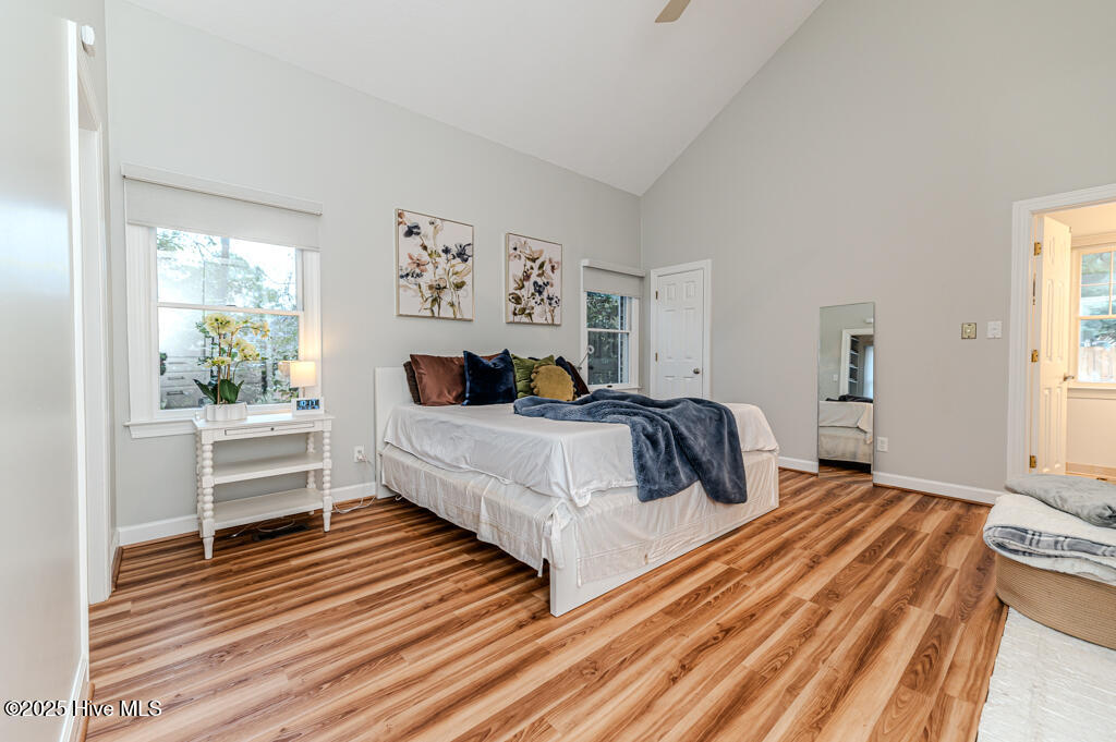 445 SE Lake Forest Drive