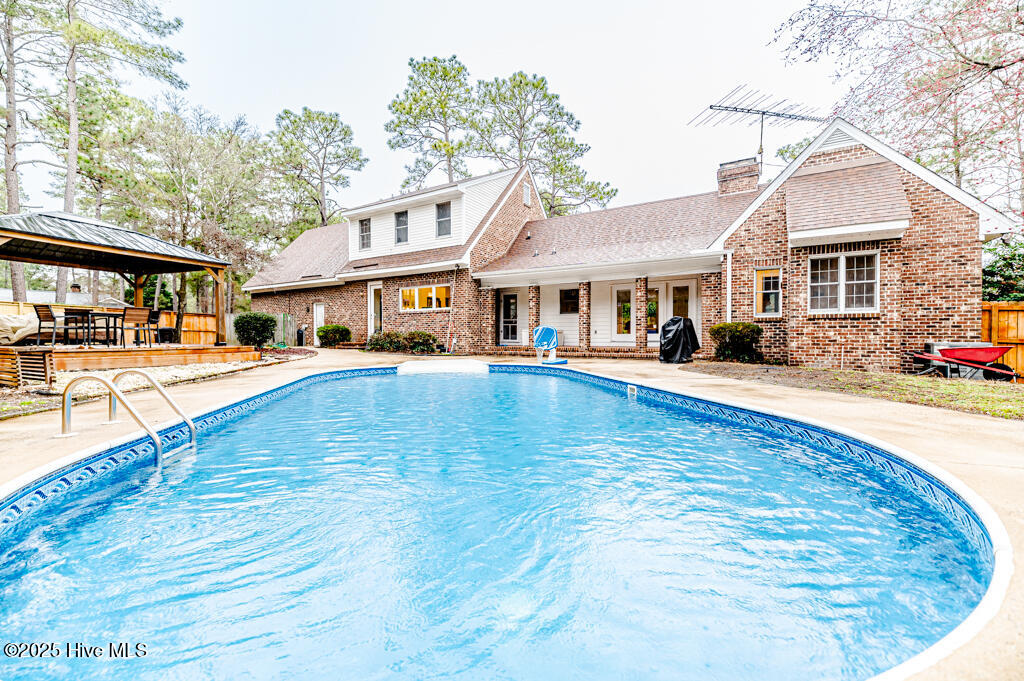 445 SE Lake Forest Drive