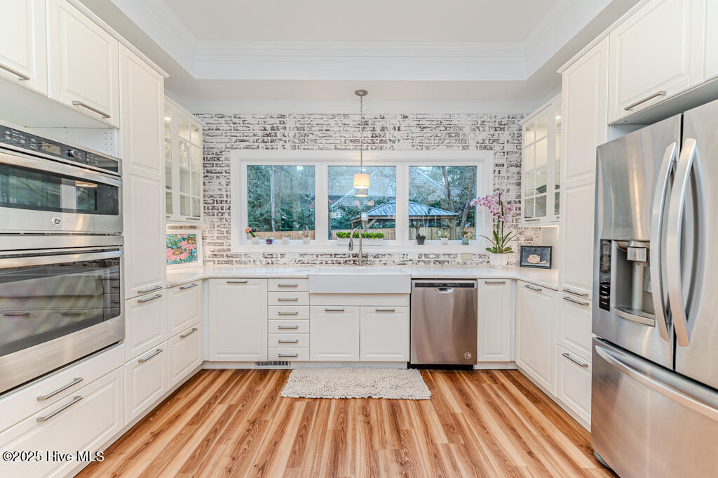 445 SE Lake Forest Drive