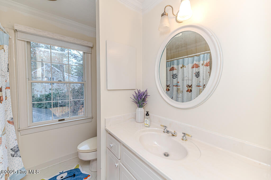 445 SE Lake Forest Drive