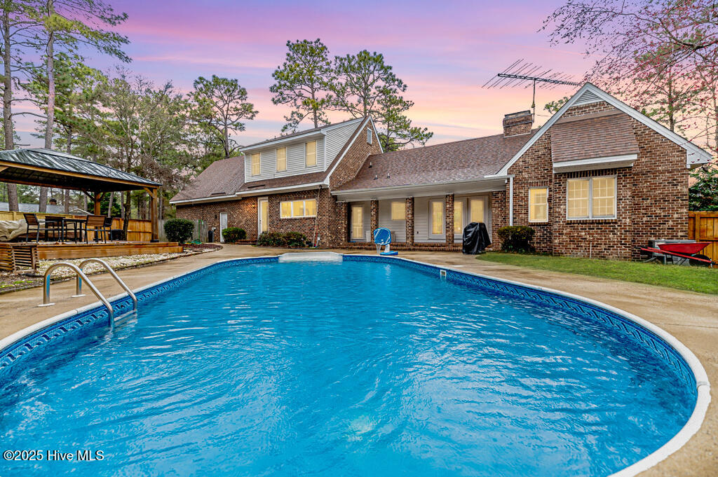 445 SE Lake Forest Drive