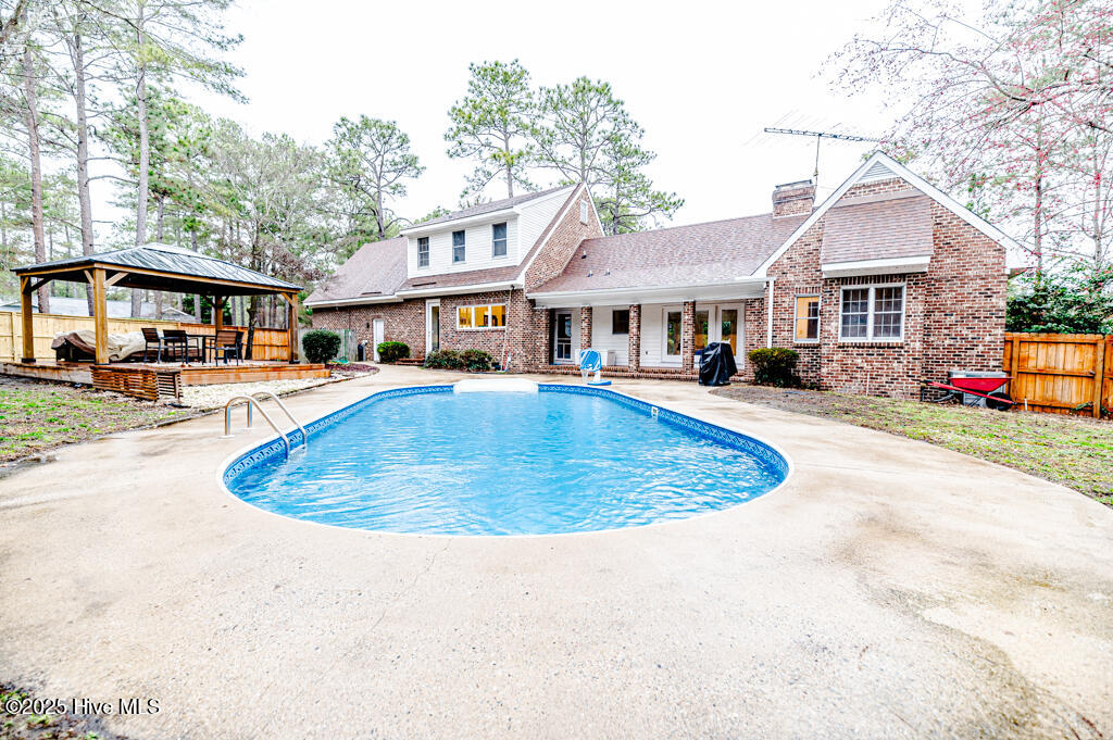 445 SE Lake Forest Drive