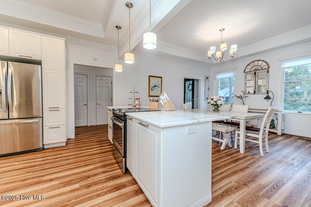 445 SE Lake Forest Drive