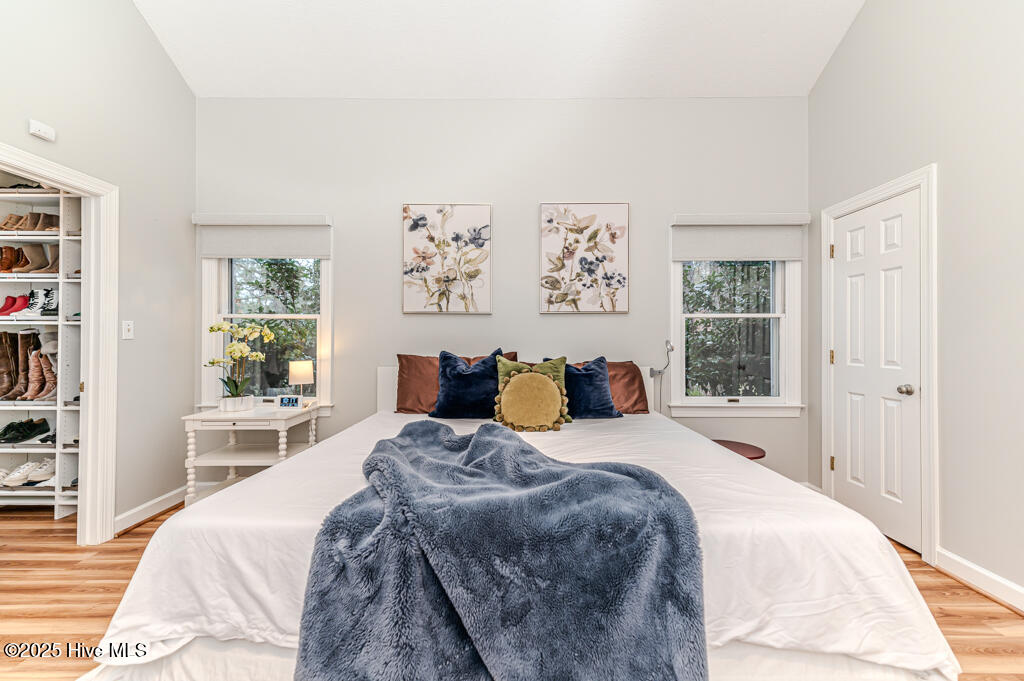 445 SE Lake Forest Drive