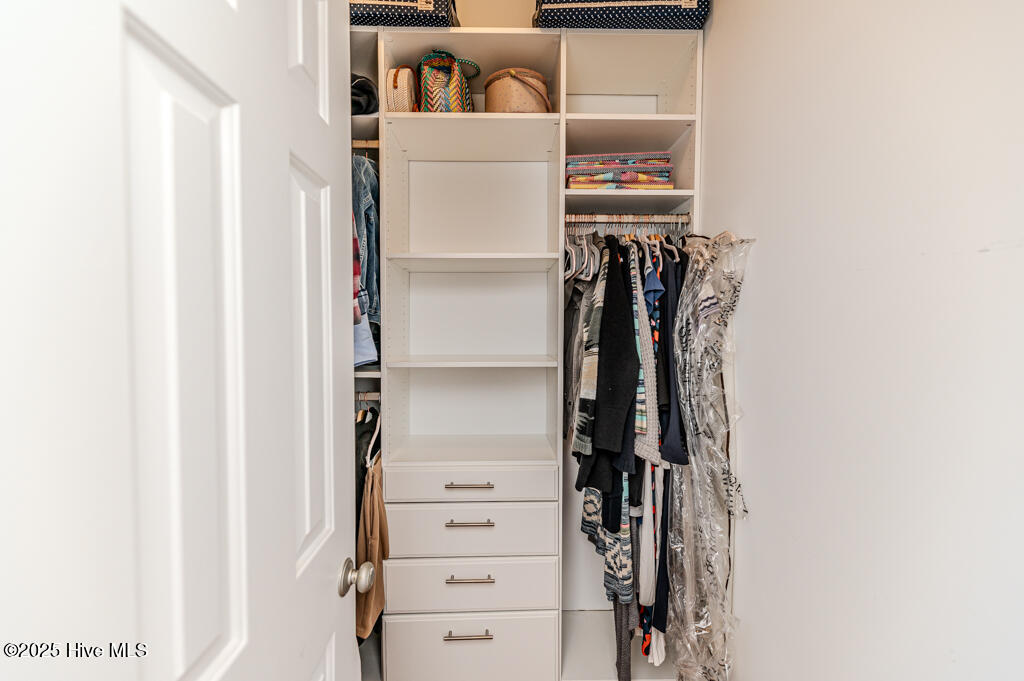 445 SE Lake Forest Drive