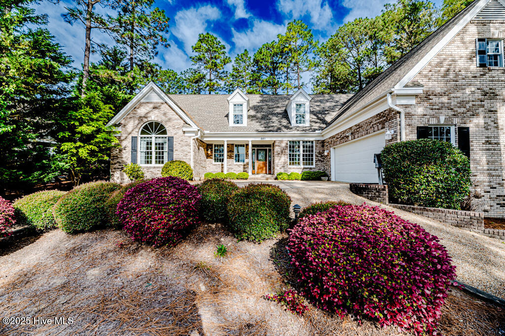 665 Lake Forest Drive SE