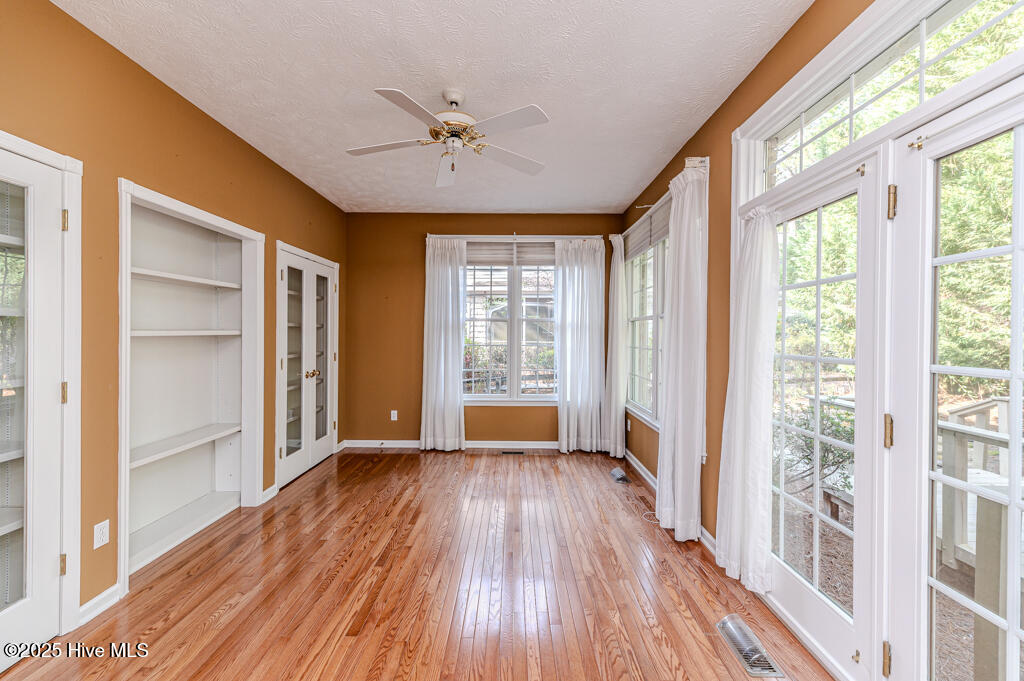 665 Lake Forest Drive SE