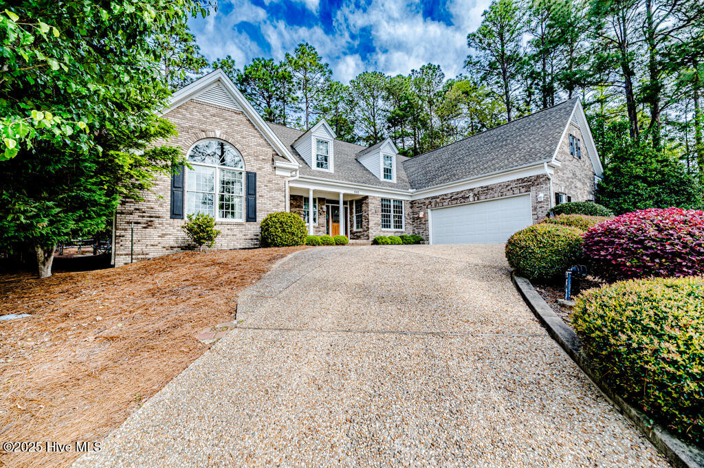 665 Lake Forest Drive SE