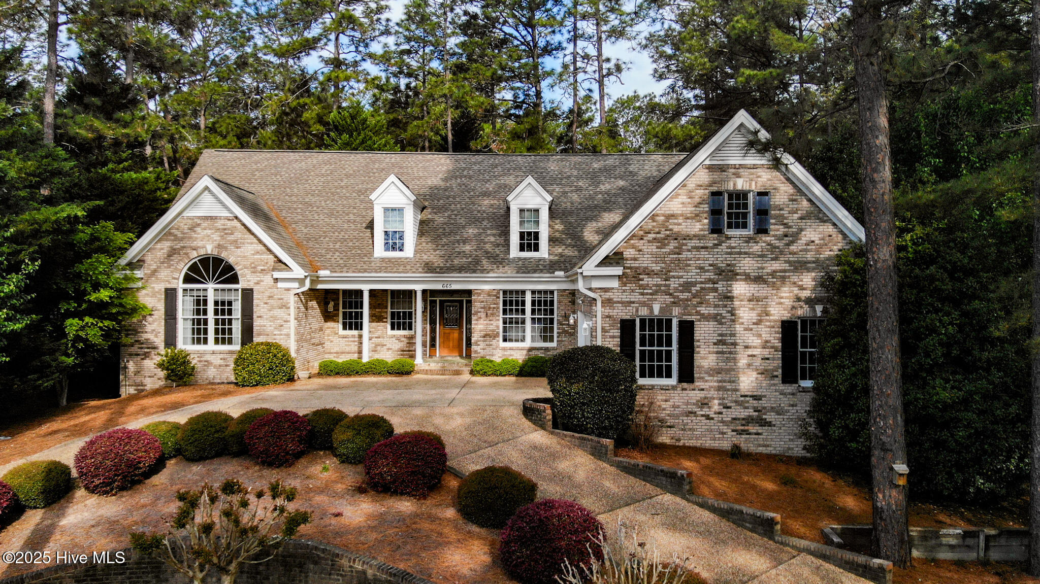 665 Lake Forest Drive SE
