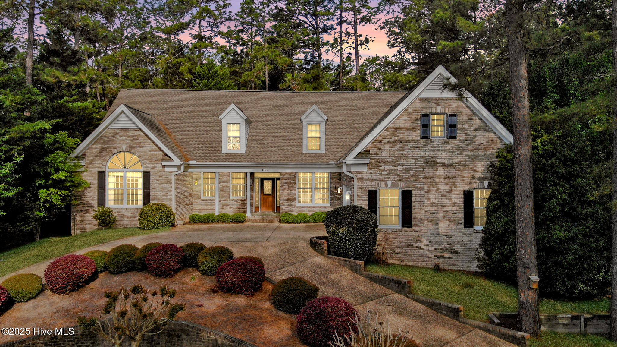 665 Lake Forest Drive SE