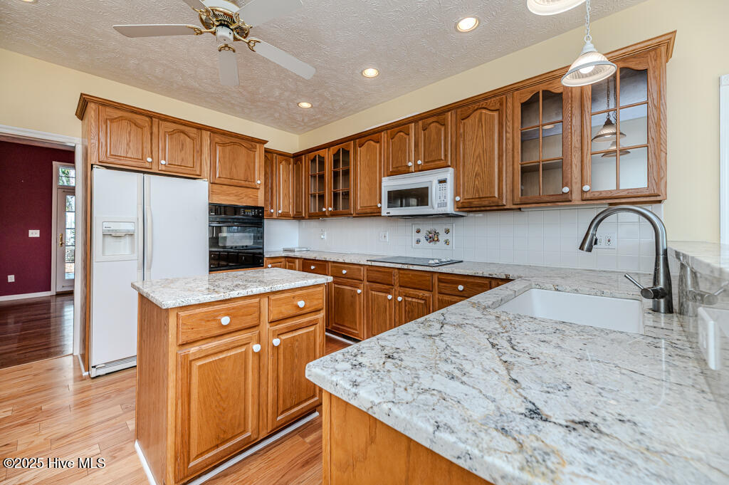 665 Lake Forest Drive SE