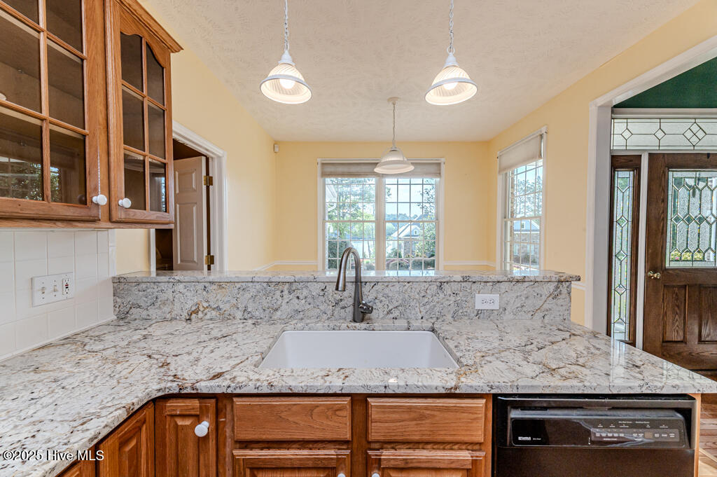 665 Lake Forest Drive SE