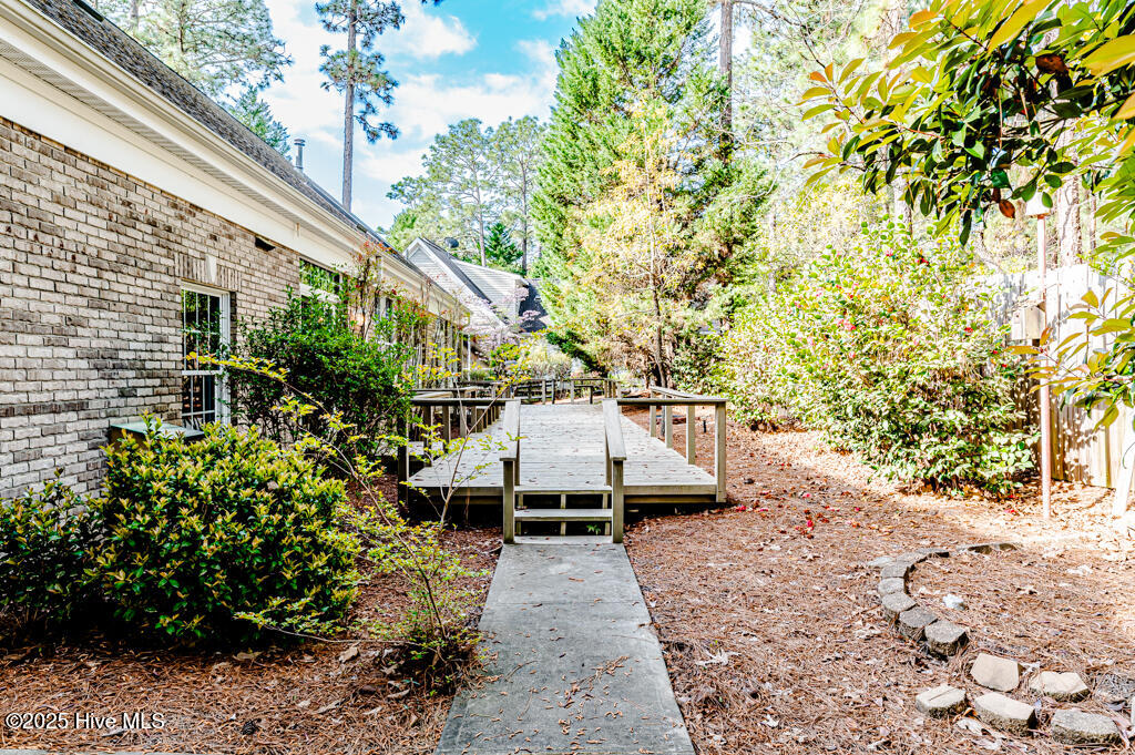 665 Lake Forest Drive SE