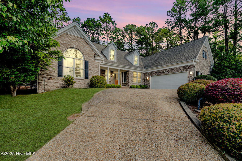 665 Lake Forest Drive SE