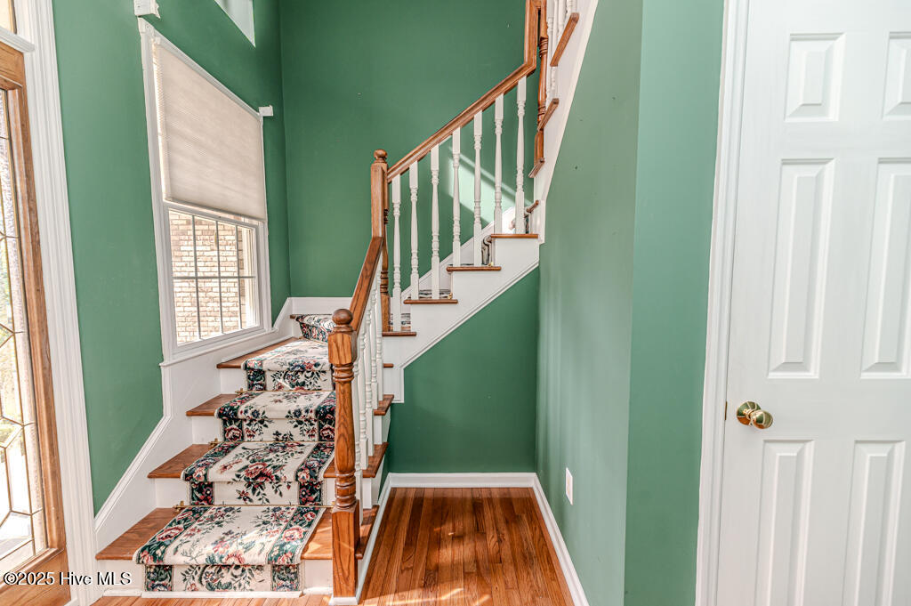 665 Lake Forest Drive SE